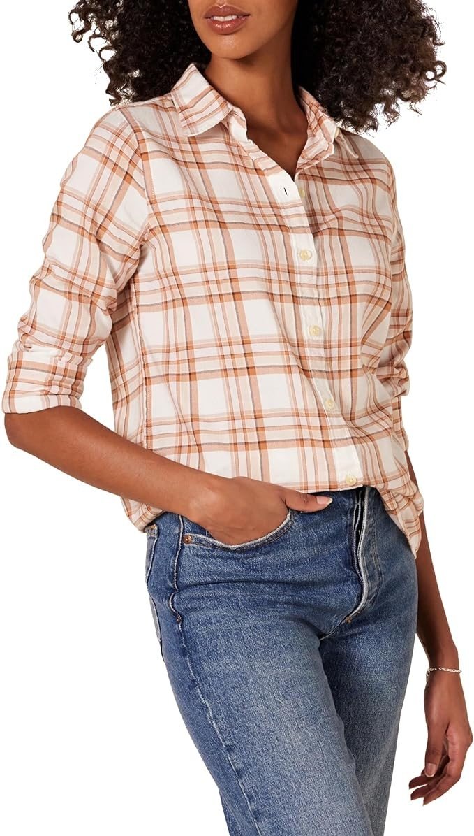 Amazon Essentials Women's Classic-Fit Long-Sleeve Lightweight Plaid Flannel Shirt, Ecru Pale Pink Alpine Plaid, Medium